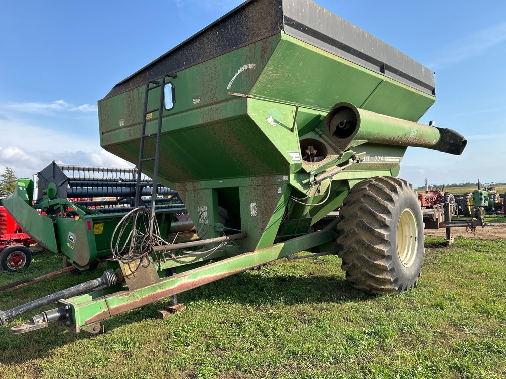 Brent 774 grain cart