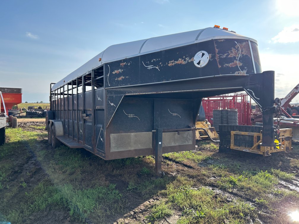 1994 Vermeer 8x22 Livestock trailer