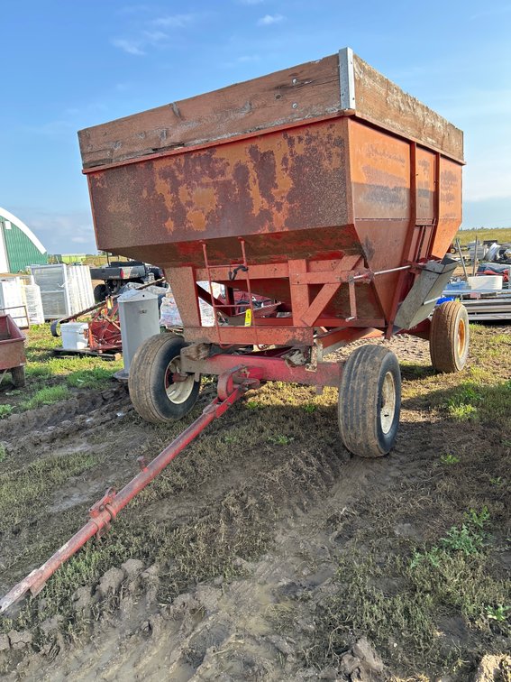 gravity flow wagon