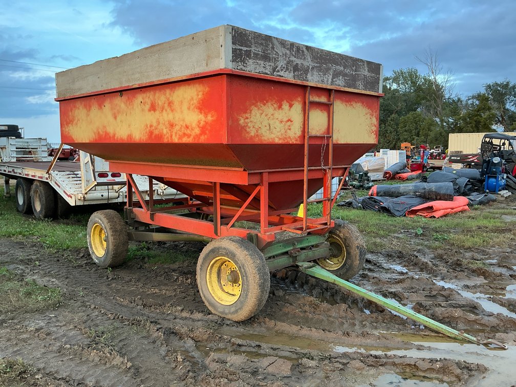 gravity flow wagon