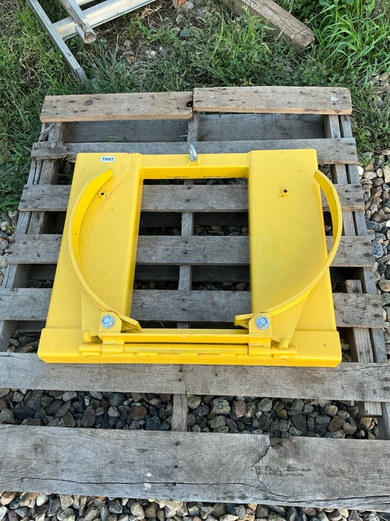drum/barrel lift attachment