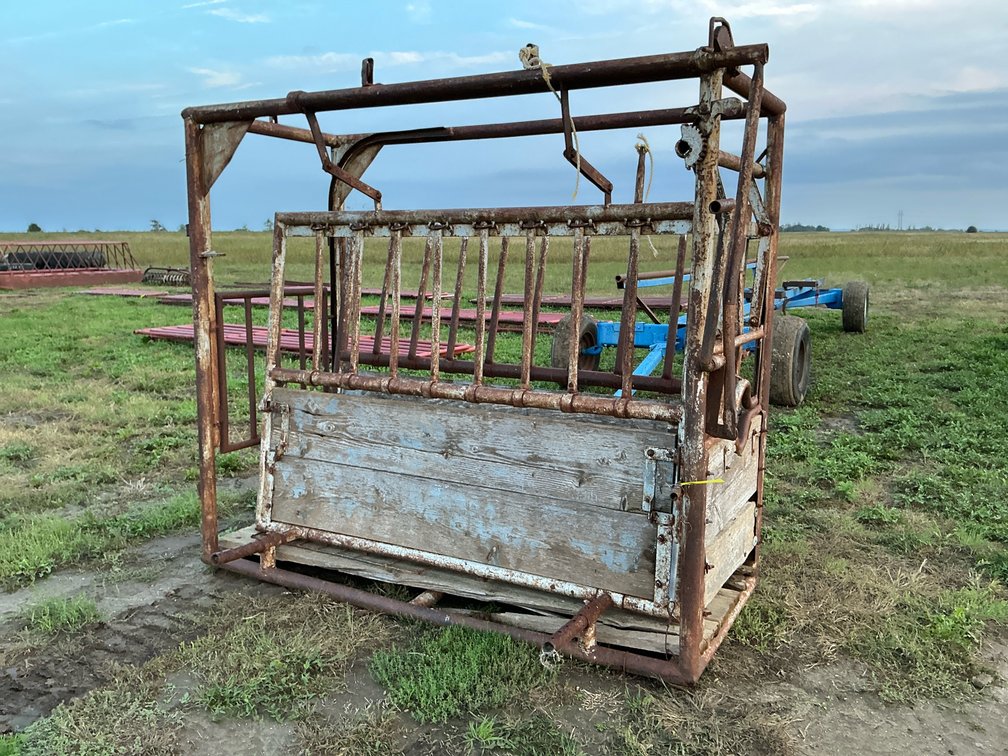 livestock squeeze chute