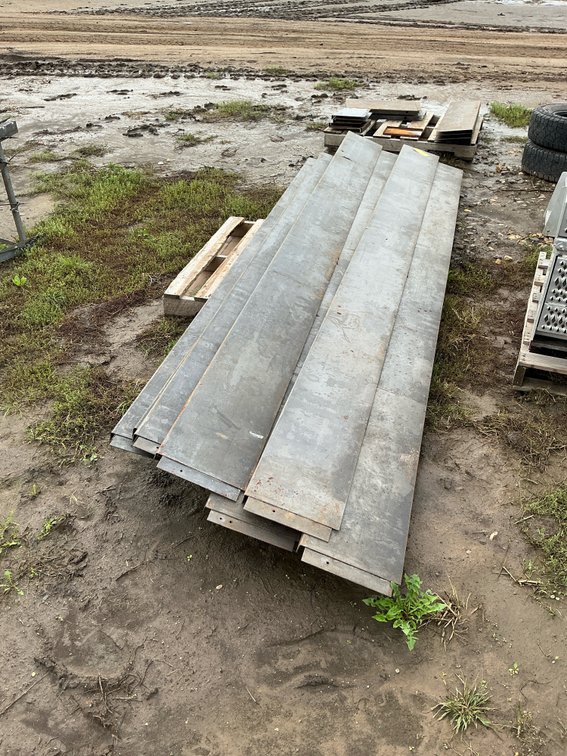 concrete forms 11" various lengths and stakes