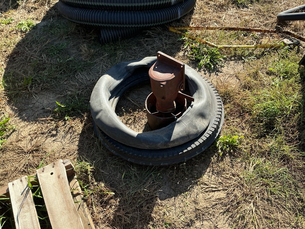Tire and pulley