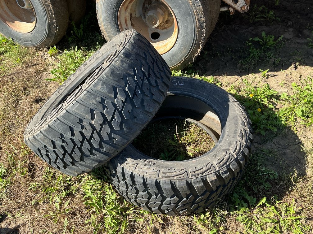 (2) 33x12.50r20 tires