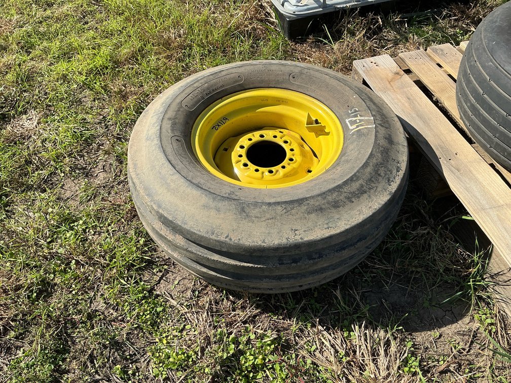(1)Tire 11L15 on rim