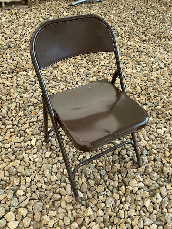 (25) brown folding chairs