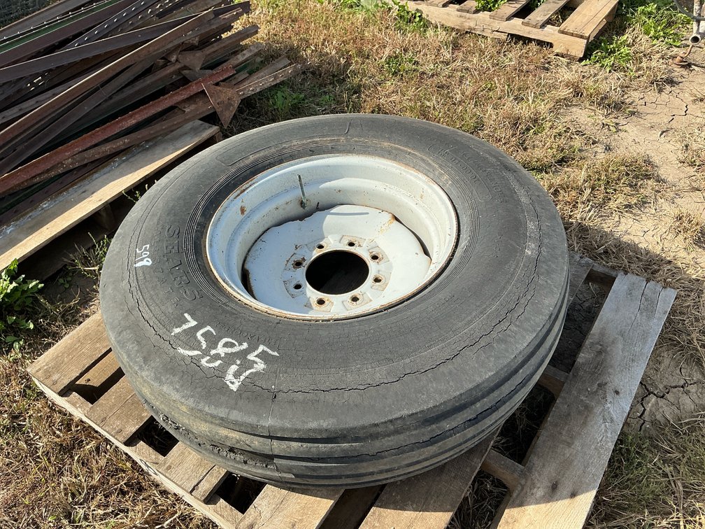 (1)10.00-20 tire on rim