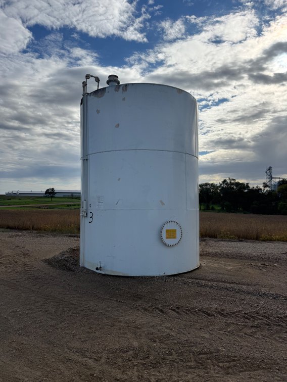 10,000 gal upright fuel storage tank