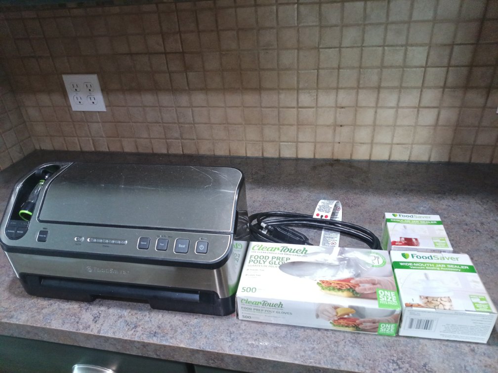 FoodSaver Vacuum Sealer with Jar Sealing Accessories & Food Prep Gloves