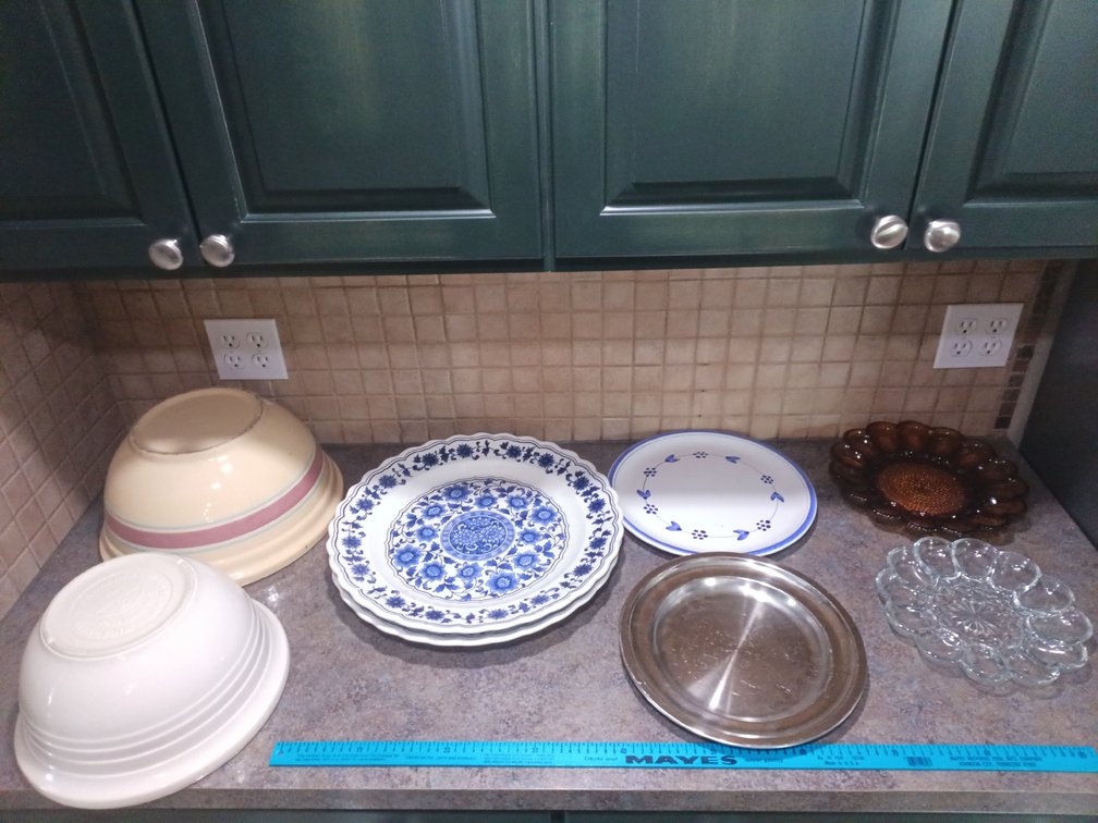 Vintage 14 Qt & 6 Qt Oven-Proof Mixing Bowls, Blue & White Serving Platters & Glassware Lot
