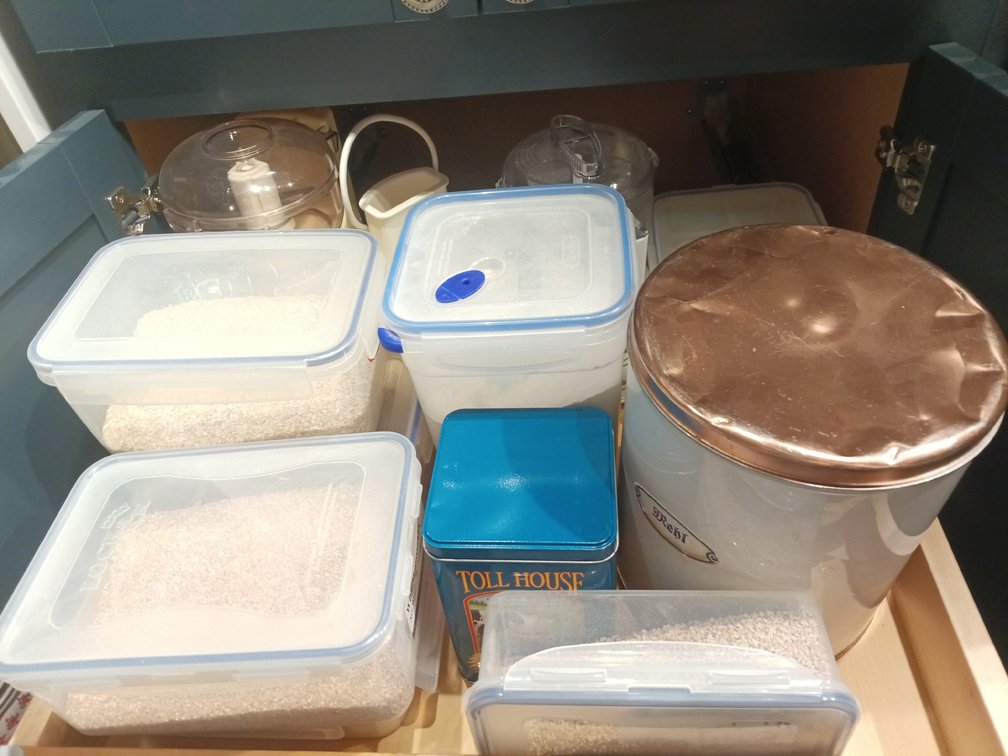 Large Kitchen Storage, Baking Pans & Bakeware Collection – Assorted Containers, Baking Sheets & Trays