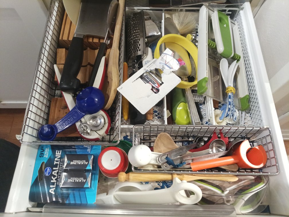 Large Kitchen Utensil, Cooking Accessories, Hand Tools & Miscellaneous Household Lot – Four Drawers Full