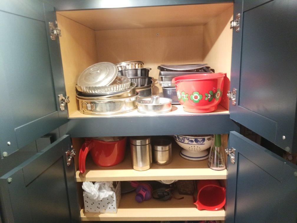 Large Mixed Kitchenware, Bakeware & Storage Lot – Entire Cabinet Contents