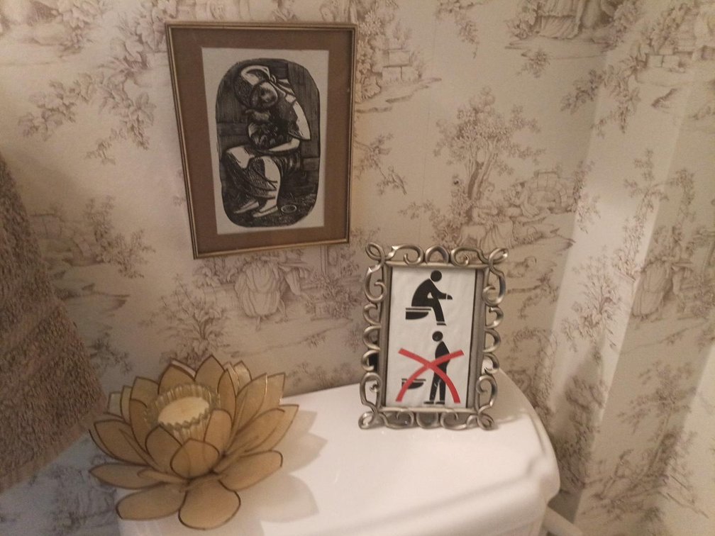 Vintage Wooden Tiered Table & Assorted Floral Wall Décor Lot