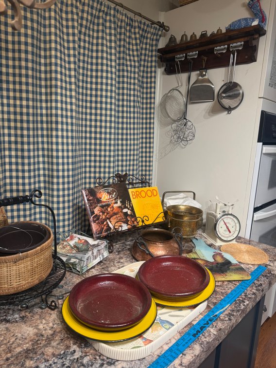 Vintage Farmhouse Kitchen Décor, Cookware & Collectibles Lot