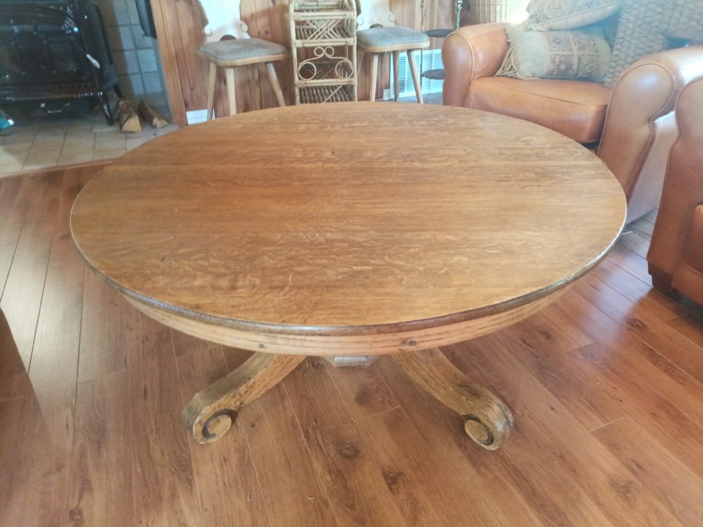 Vintage Tiger Oak Round Pedestal Coffee Table – 45" Diameter