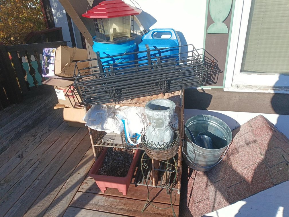 Large Outdoor Garden Décor, Bird Feeders, Planters & Yard Accessories Lot