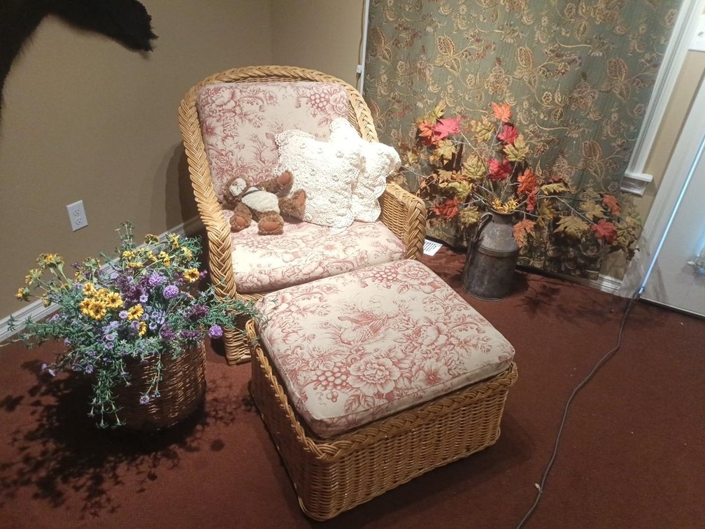 Wicker Chair & Ottoman Set with Decorative Floral Arrangements