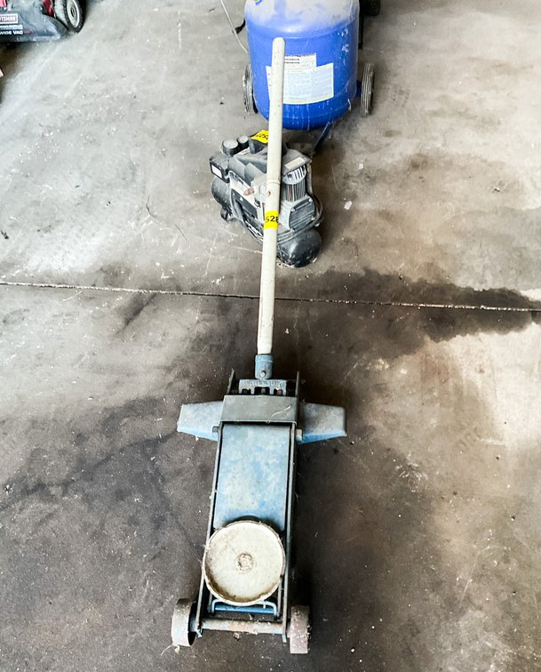 Blue Hydraulic Floor Jack