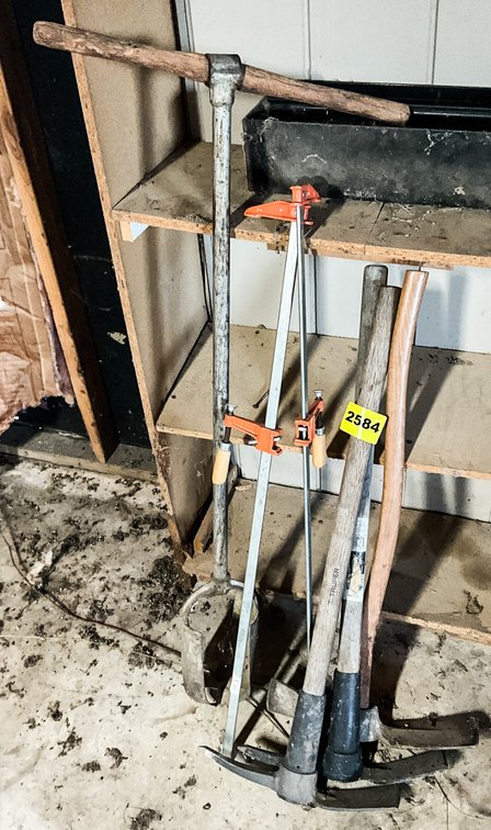 Bar Clamps & Pickaxe