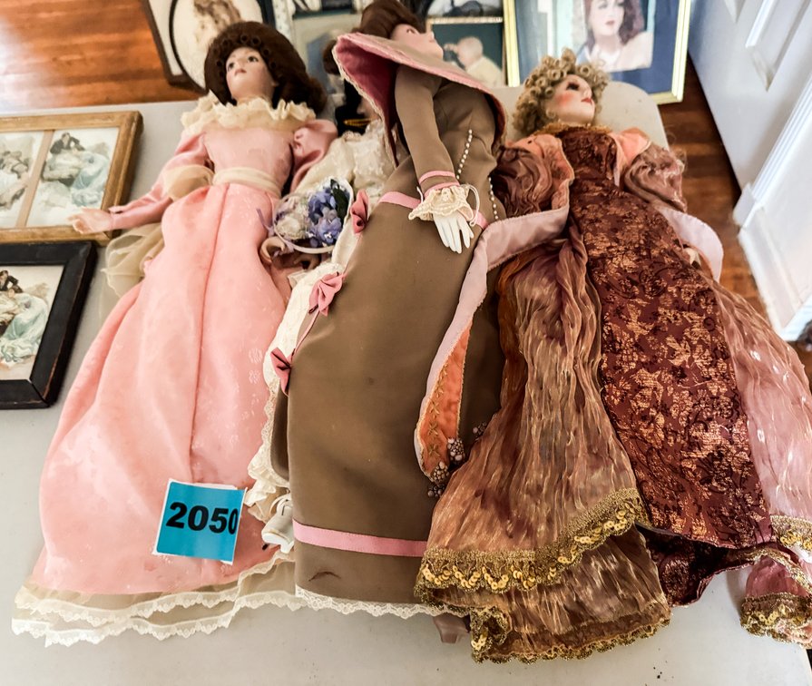 4 Dolls 