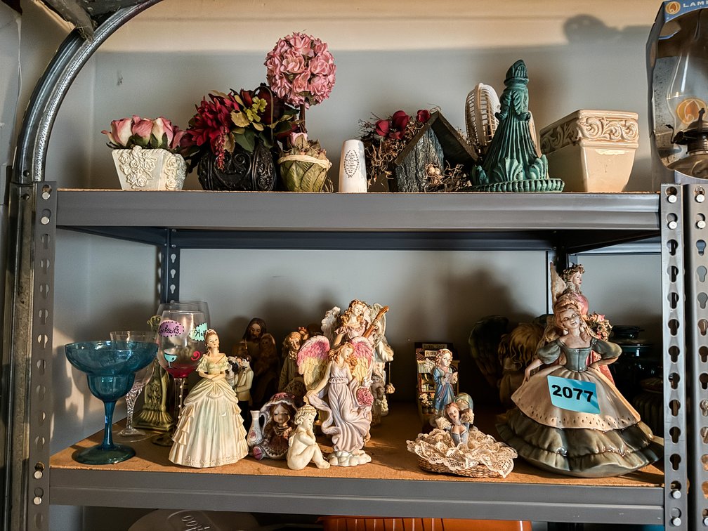 Contents Of Lot 2075