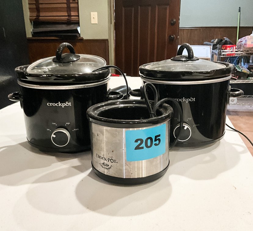 3 Crock Pot Branded Crock Pots (Smallest Is Missing Lid)