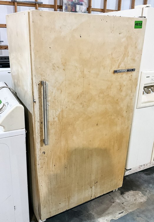 Frigidaire Freezer 35"X27"X66"