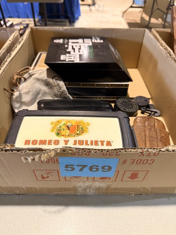 Humidors & Cigar Holders