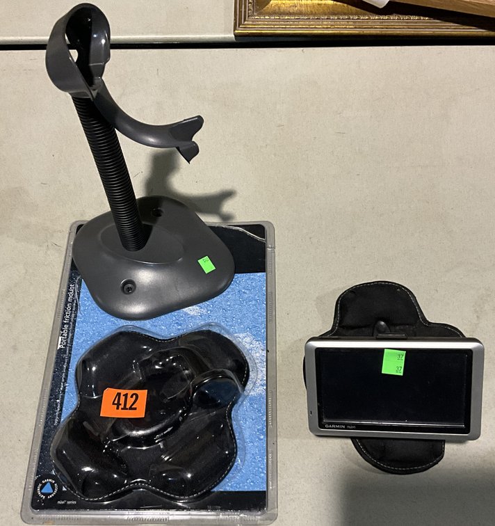 2 Garming Portable Mounts W/ Garmin RD Directory