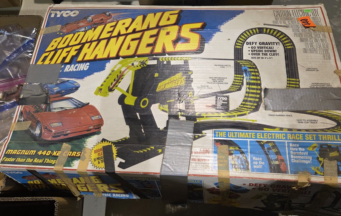 Boomerang Cliff Hangers Race Cars