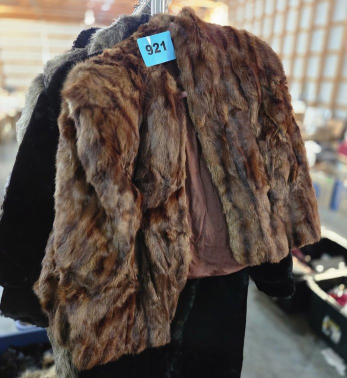 1 Ladies Brown Fur Wrap/Vest