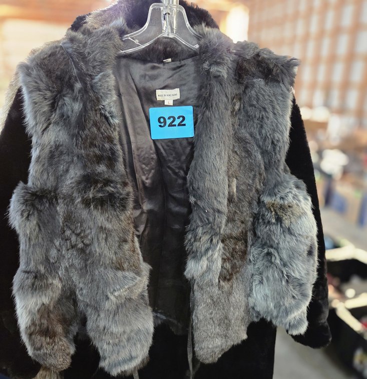 1 Black Ladies Large Fur Vest Made In Hong Kong