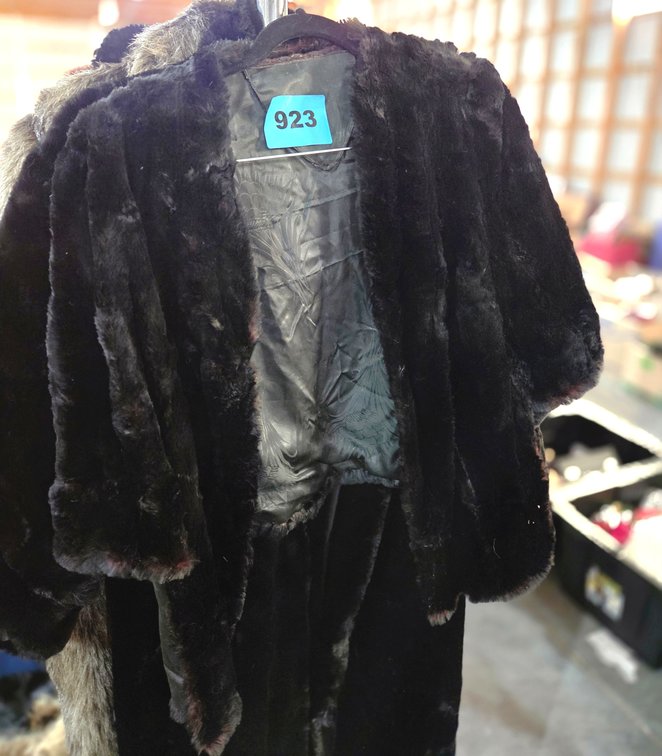 1 Black Fur Wrap