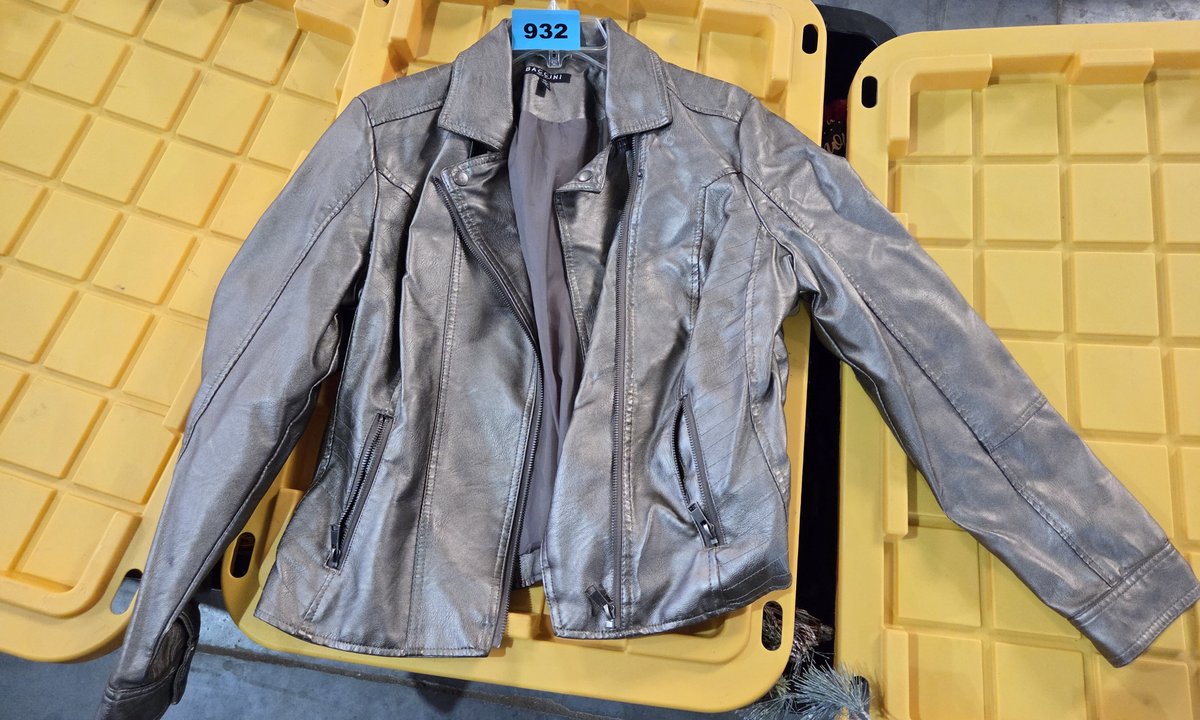 1 Leather XL By Baccini