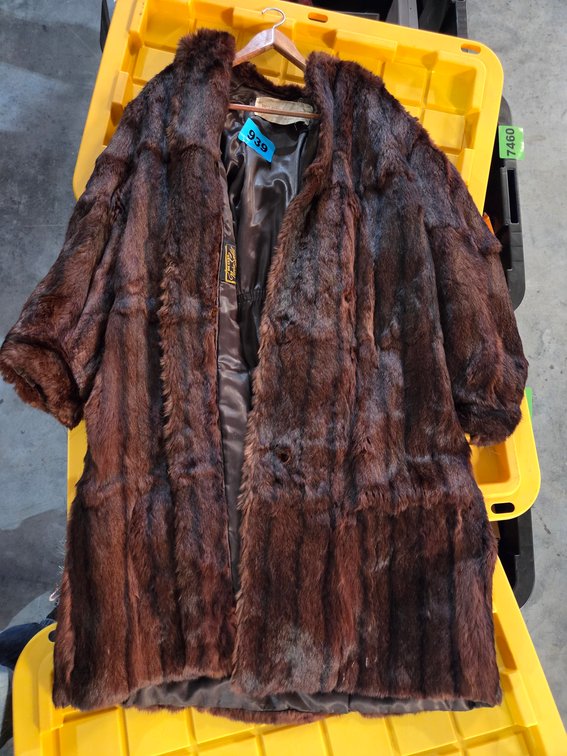 1 Full Length Deluxe Nova Split Fur Coat By Hoizler Brothers