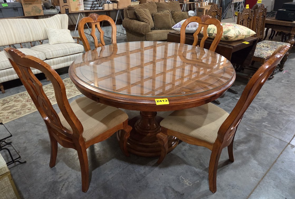 Thomasville Cherry Wood Table and 4 Chairs