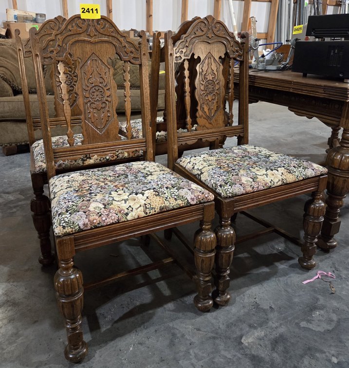 English JacoBean or Elizabethan Rival Style Oak Table and 4 Chairs