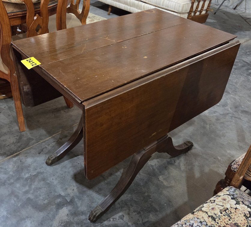 Mahogany Duncan Phyfe Style Drop Leaf Table