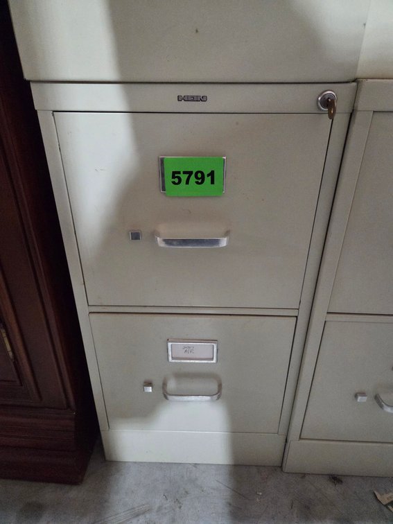 2 Drawer Metal Filing Cabinet w/ Key
