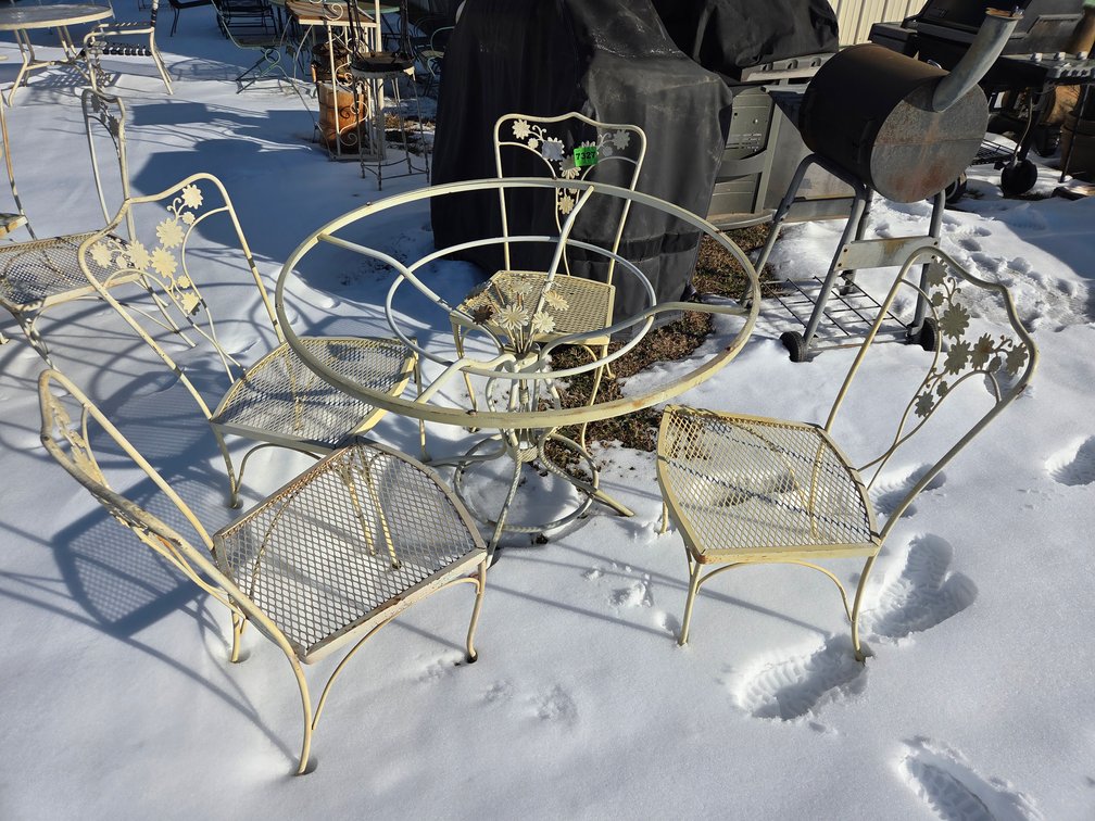Table & 4 Chairs
