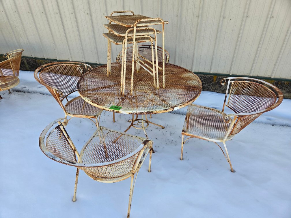 Table & 4 White Chairs, & 3 Stools