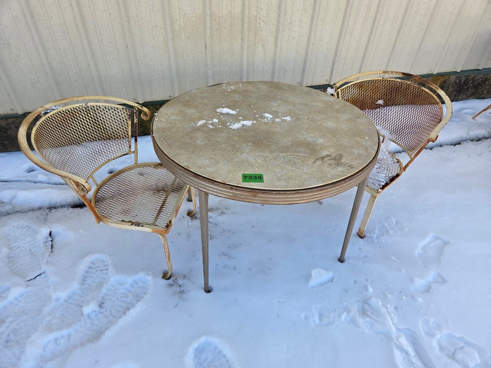 Round Table & 2 Chairs