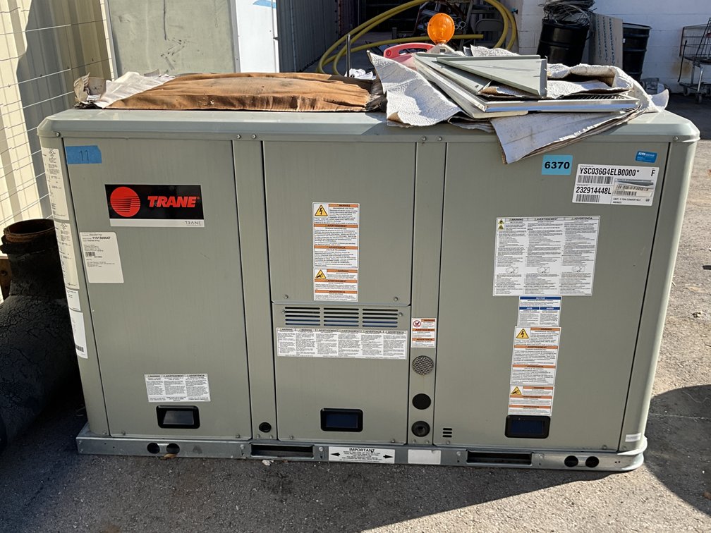 Trane Model No. YSC036G4ELB2E0000000000000000F0000000000 SN:232914448L