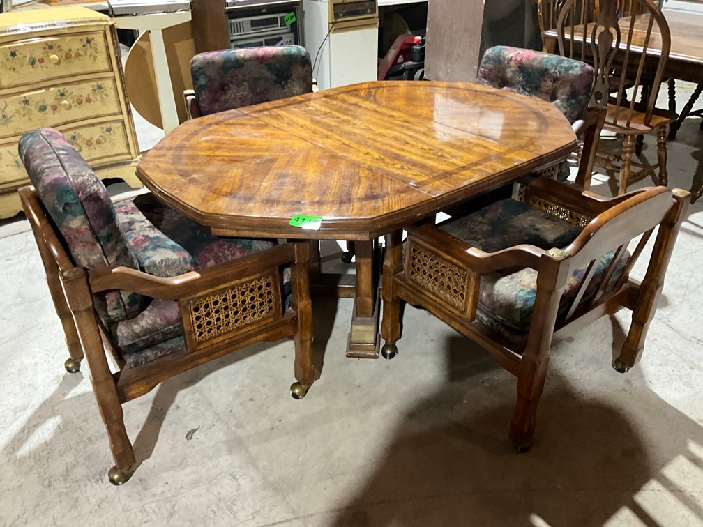 Vintage Heritage Dining Table w/ 4 Chairs