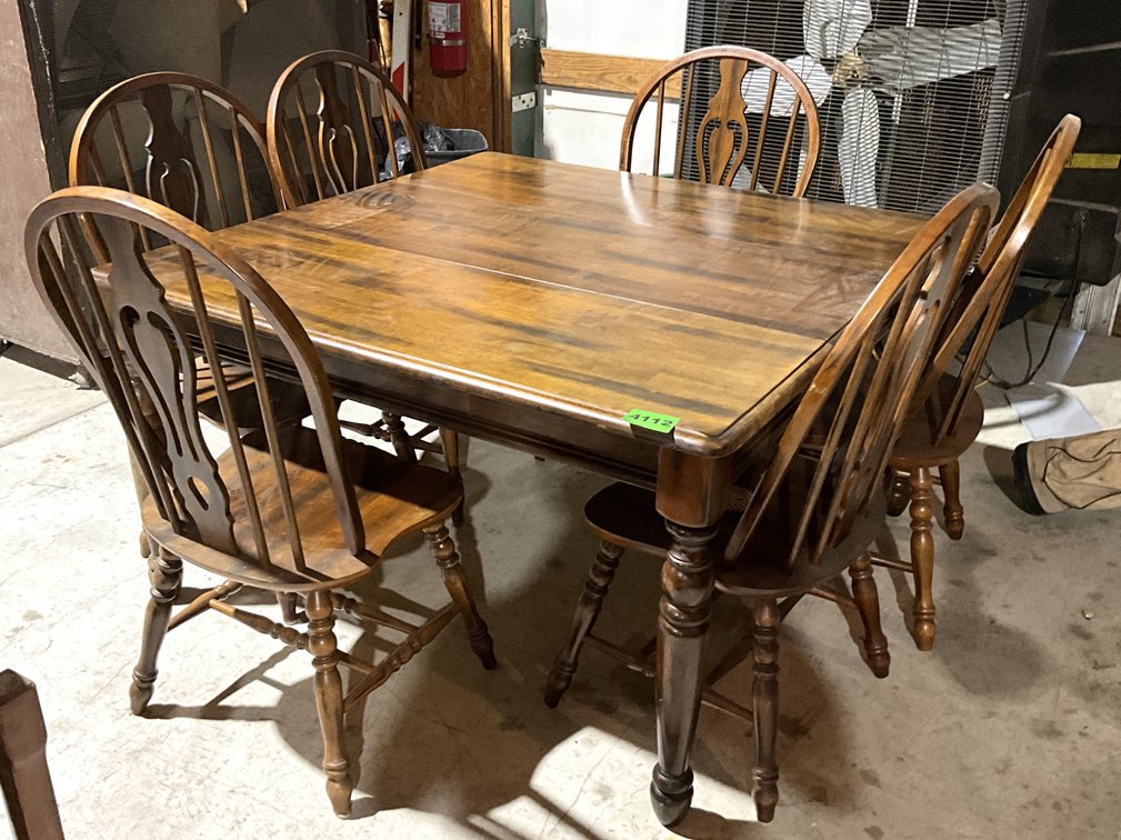7 Pc Colonial Style Table & Chairs