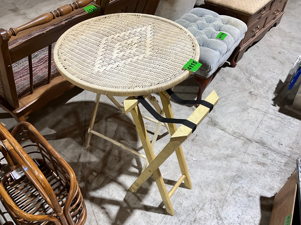 Round Wicker Folding Table
