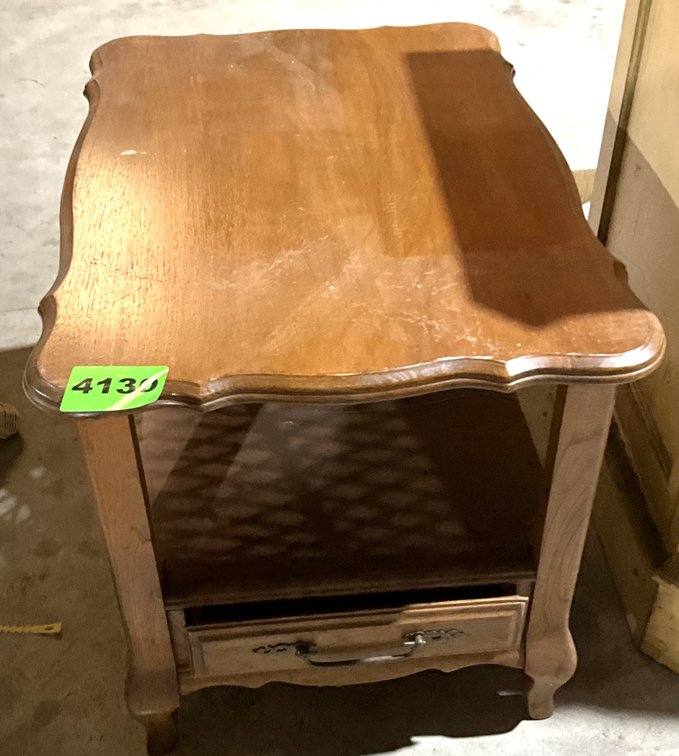 Ethan Allen French Country Sidetable