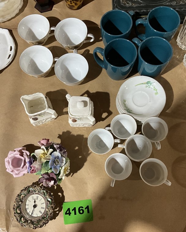 25 Pcs Tea Cups, Saucers, Table Décor, Clock